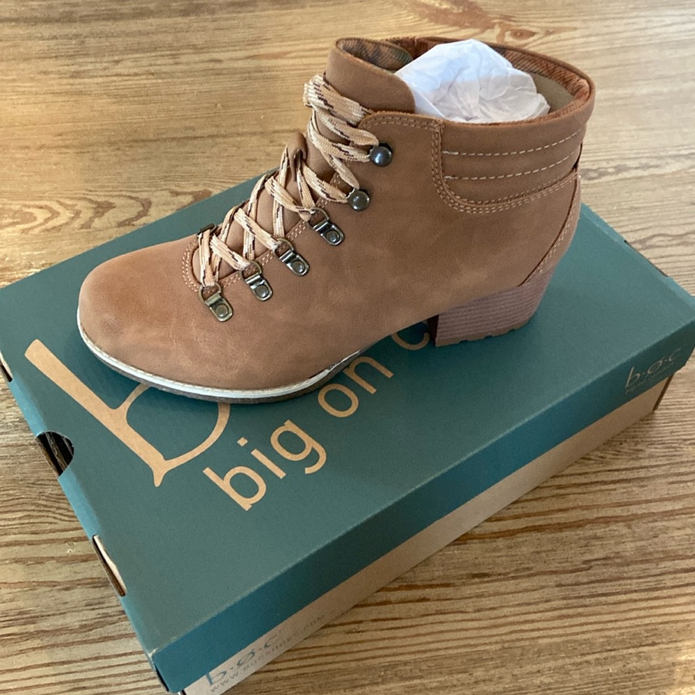 BOC Women’s Alder Round Toe Block Heel Lace-Up Booties  Size 8! Brand new!!